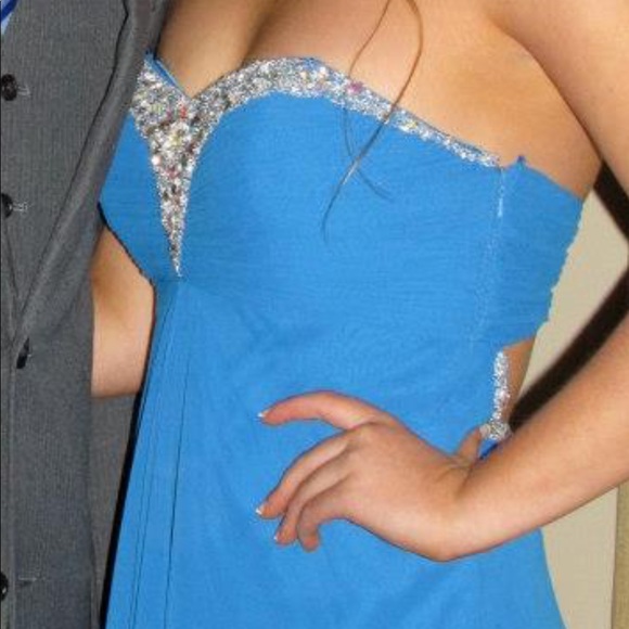 Faviana Dresses & Skirts - Favianna blue prom dress